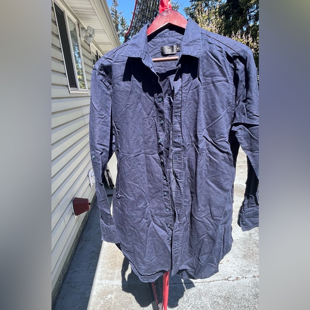 New without tag.High End Onia Navy Lightweight Casual Button Down Shirt, Size M